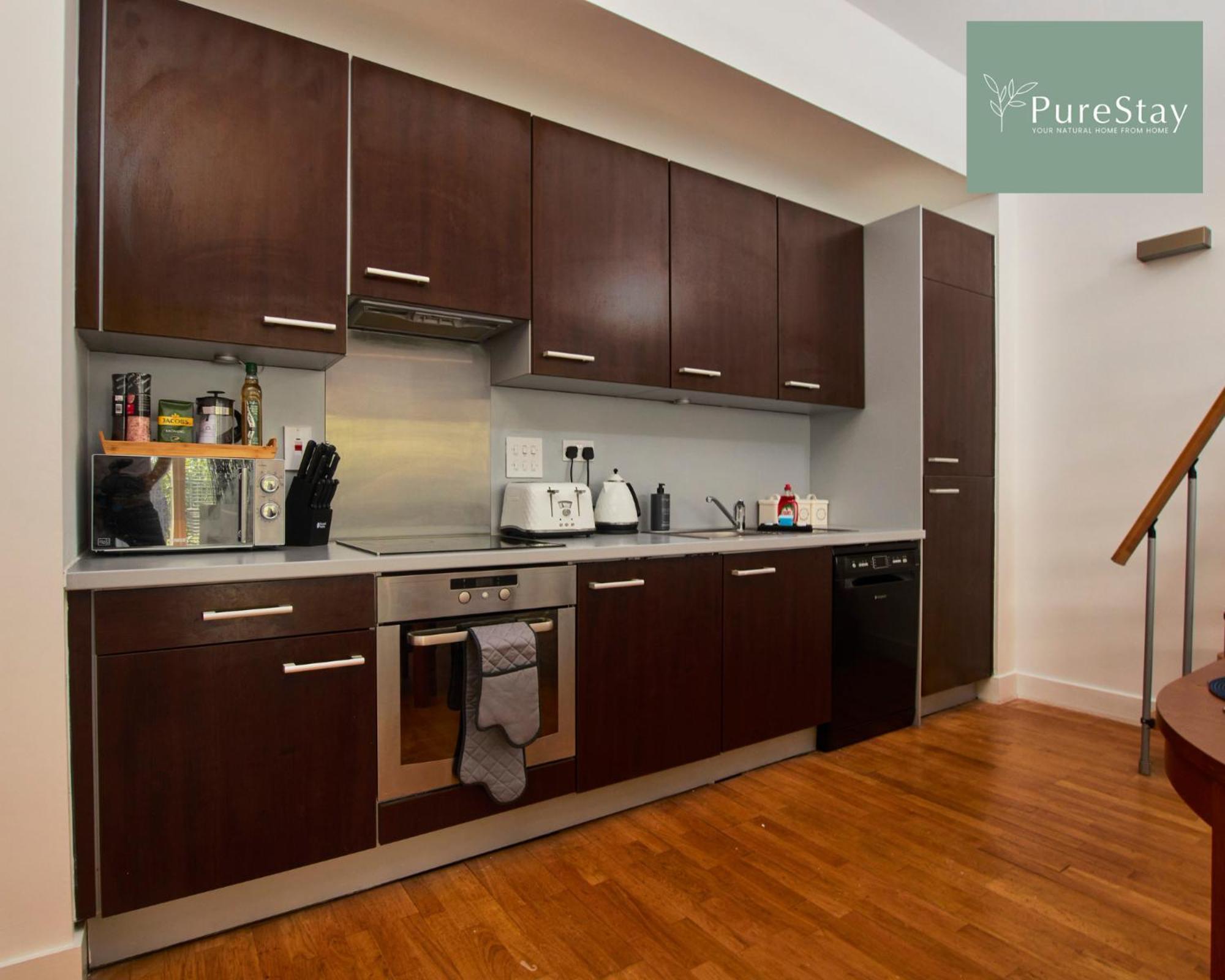 Beautiful Four Bed House By Purestay Short Lets & Serviced Accommodation Coventry With Parking Exterior foto