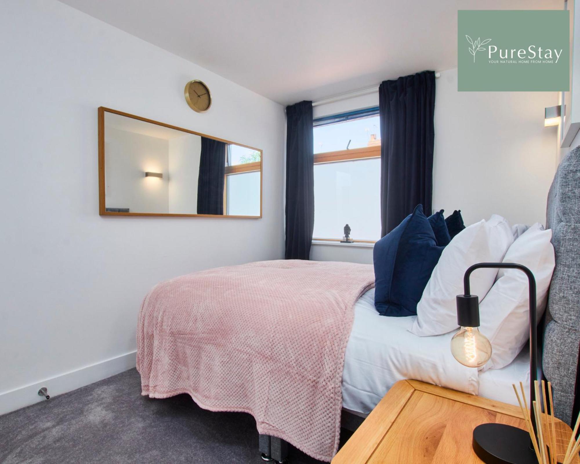 Beautiful Four Bed House By Purestay Short Lets & Serviced Accommodation Coventry With Parking Exterior foto